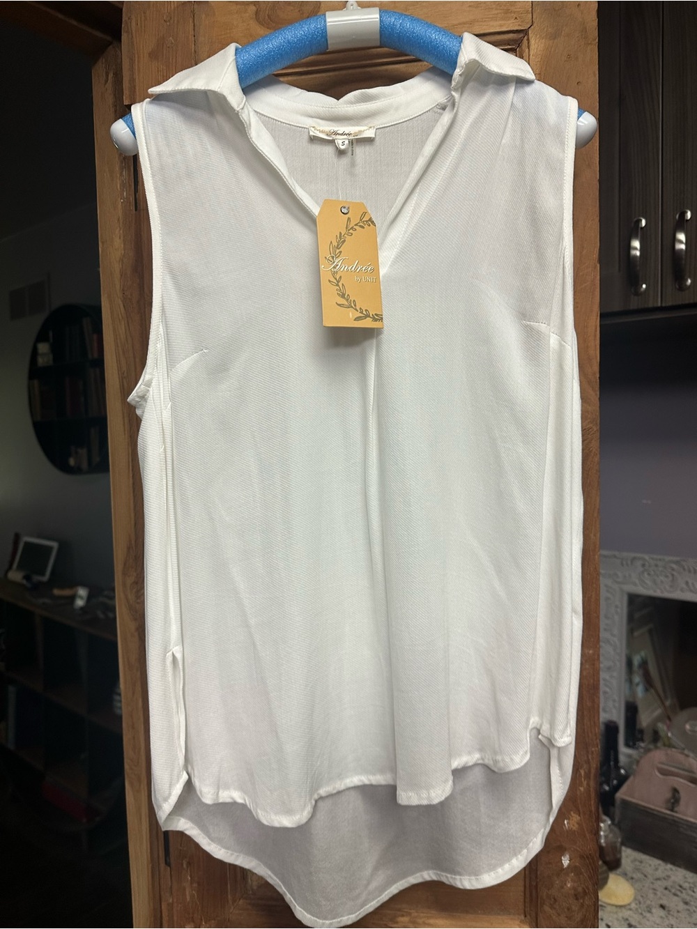 Sleeveless white high low tunic blouse NWT Small v neck semi sheer Andree Unit